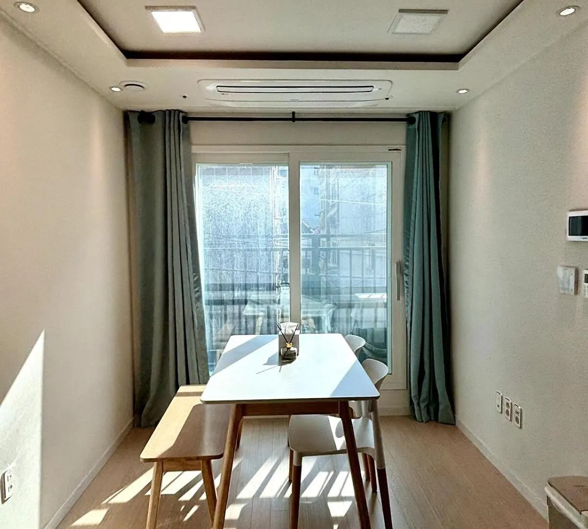 Near Gocheok Dome, 2 Rooms, 2 Supersingle Beds, 4 People Сеул 0*,  Южная Корея